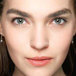 glamour_ru's tweet photo. 17 сывороток для лица и волос, которые работают - Glamur http://t.co/mGCOXe4VSj http://t.co/XaE36yXjpQ
