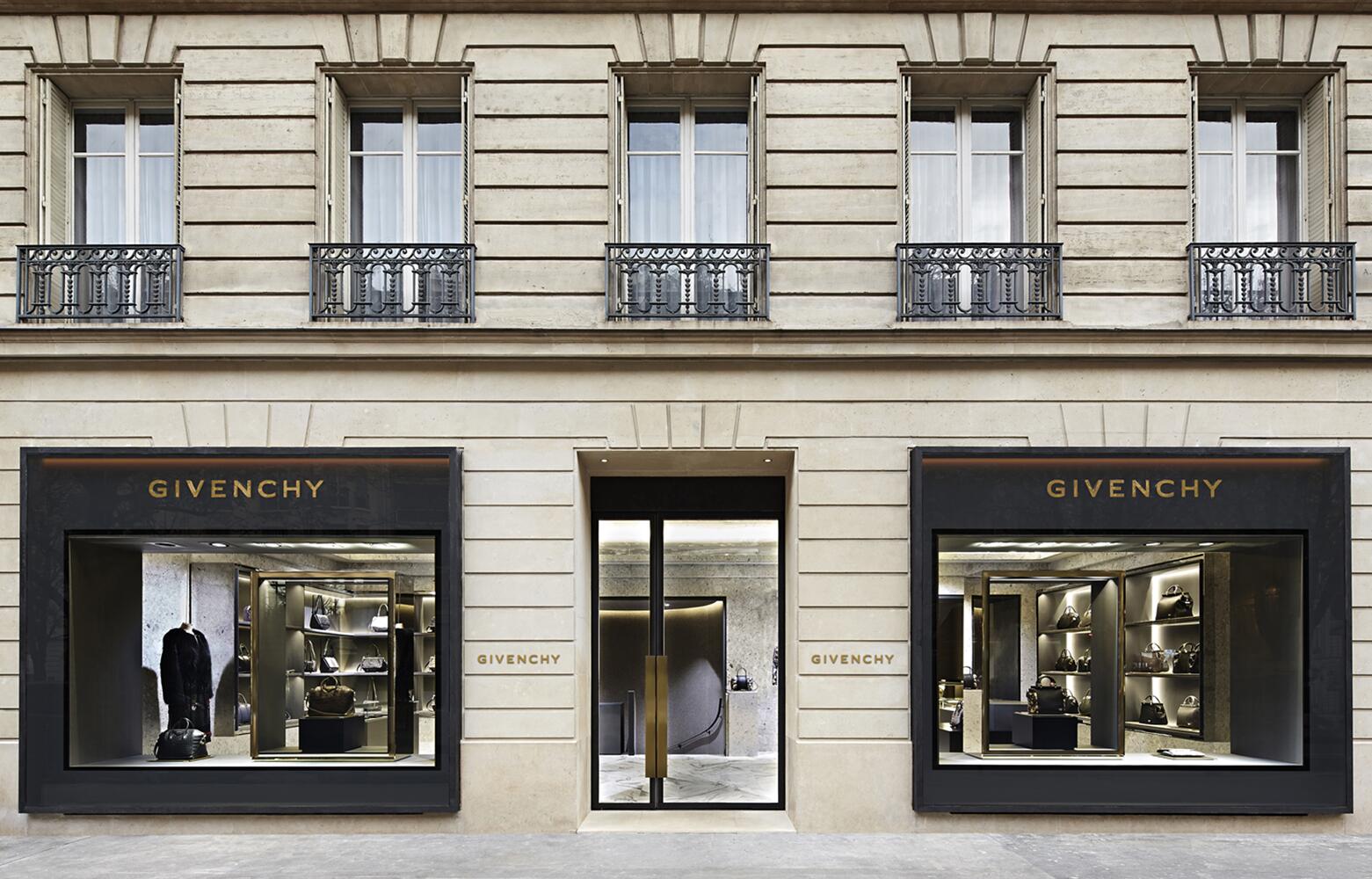 Givenchy on X: NEW #GIVENCHY STORE IN CARROUSEL DU LOUVRE IN PARIS,  DEDICATED TO WOMEN'S AND MEN'S ACCESSORIES COLLECTIONS.   / X