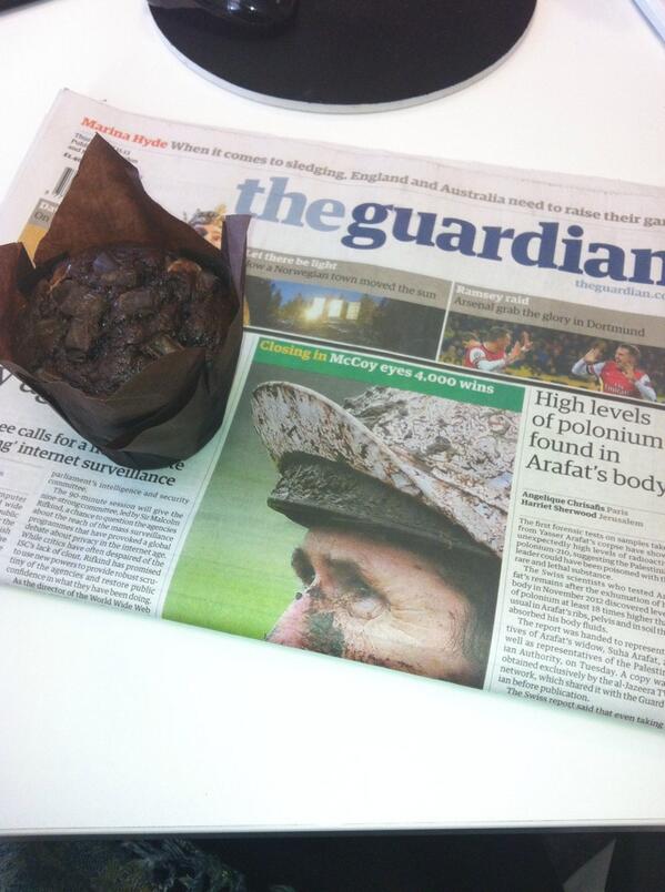 brown_beatrice's tweet photo. Colleague just brought a copy of @guardian and a triple chocolate muffin #couldthisdaygetanybetter http://t.co/CmgCdc5Us4