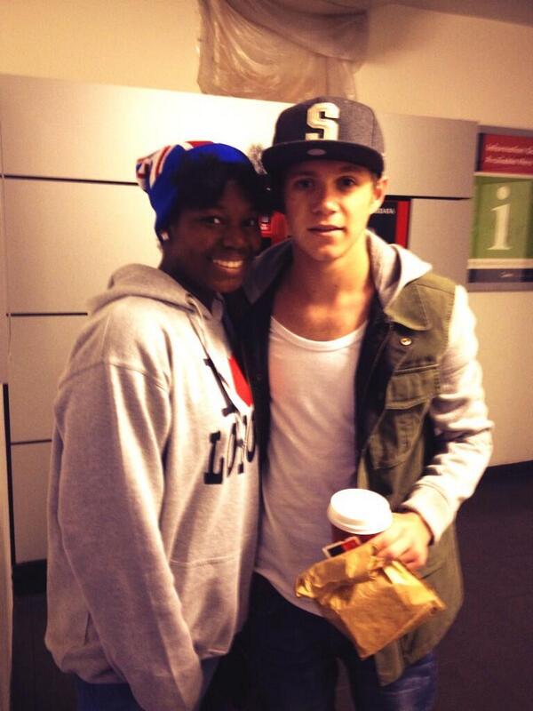 1D_Norge's tweet photo. Niall med en fan idag! http://t.co/cZucUDoPFY