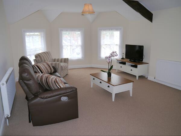 GeoffreyClappAs's tweet photo. To Let In South Molton £480.00 pcm call 01769 572121 for more info http://t.co/PadpXWlMw2