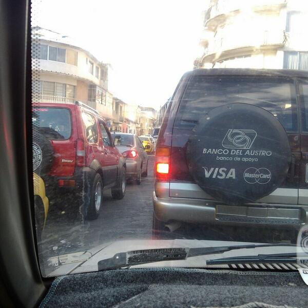 LeninBIT's tweet photo. Full #tráficoCuenca en el Centro @radarescue http://t.co/bzDFAbj0cX