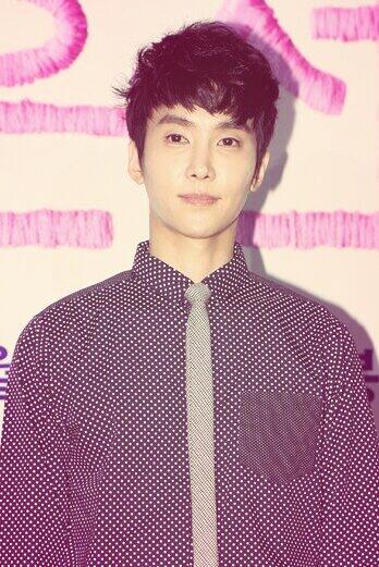 [원준] 131107 영화 "결혼전야" VIP시사회 참석
m.unionpress.co.kr/articleView.ht…
issuedaily.com/news/news_view…