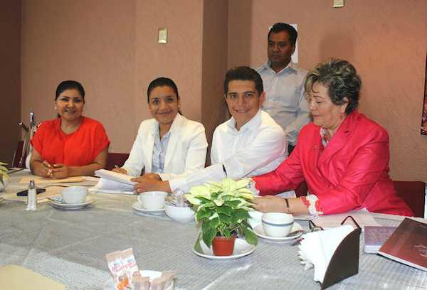 Acuerda <a href="/ArcosCatalan/">David Catalan-Arcos</a> presentar ante el pleno <a href="/congresogro/">Congreso Guerrero</a> iniciativa que garantice paridad en acceso a cargos d rep