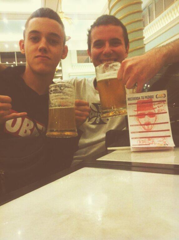 yaaaankee's tweet photo. Beer with ma bro @pobletmtn http://t.co/kcJz9G2Qrm