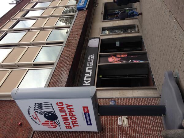 knijn_bowling's tweet photo. Vandaag is het weer zover, Knijn heet de gasten van Cushman en Wakefield van harte welkom! http://t.co/OcwE8fZjvr