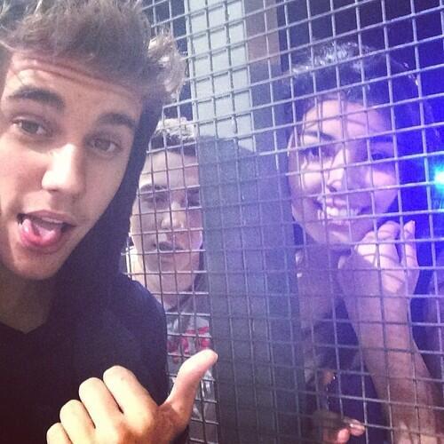 Jelenuuur's tweet photo. Estas son las primeras Beliebers que he conocido en Argentina, son mi todo. - Justin vía instagram. http://t.co/pb5S4EDGEe