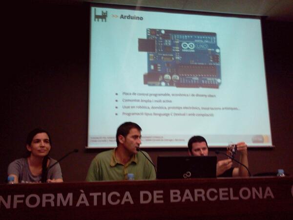 mgarrigap's tweet photo. .@Laias, @bromagosa i @jogaye (del @citilab) expliquen a #FIBAlumni q l'#Scratch i l'#Arduino és un mix perfecte http://t.co/Rz5GLqEygZ