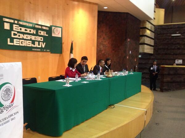 Legisjuv's tweet photo. La bancada de la izquierda apoyando al @CarolAntonioA #LEGISJUV3 http://t.co/hCnUveIHGL