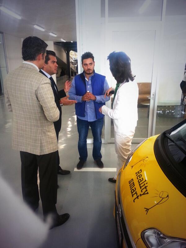 MB_StarHaus's tweet photo. La Dra. Winkler con @PolloCervantes!!!!! Hablando sobre el #smartReality!!! @smartfortwoUK @smartMexico @smartclubmx http://t.co/uaayliV6iC