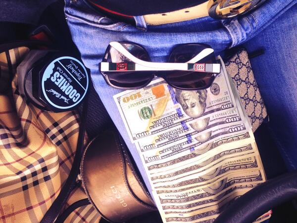 TimeIsMoney209's tweet photo. My Day off @ Work So I'm out Grindin @gucci#burberry@Burberry #thecookieco@philthyrichFOD @j0eblow@TimeIsMoney209 http://t.co/nK8IbN2HdQ