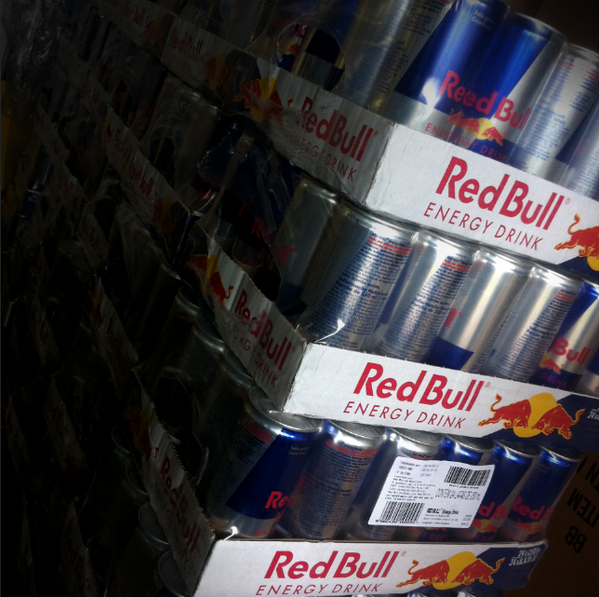 locaweb's tweet photo. Estamos nadando no @redbull! *-* Chegaram muitas e muitas caixas de energético para #Intercon2013 amanhã! Quemm vai?! http://t.co/ibEefXt4kc