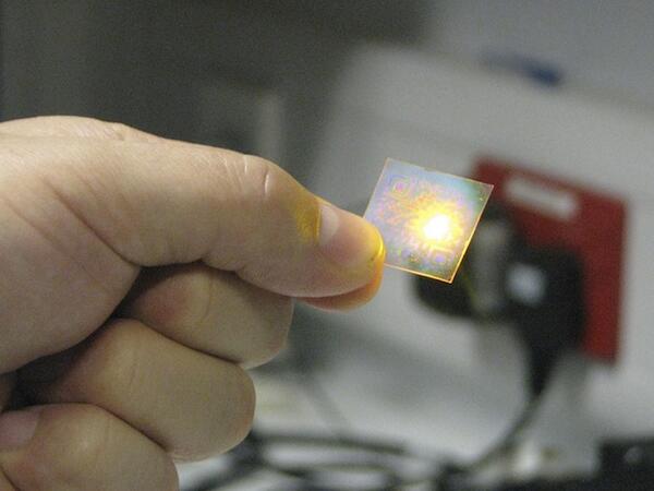 WIRED's tweet photo. These printable liquid crystal lasers could be the future of anti-counterfeit technology: http://t.co/dKhkjlt5Xo http://t.co/lmnLUHJ0oK