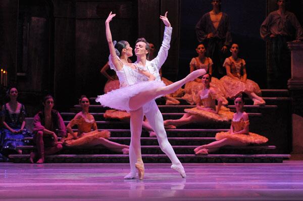 #DonQuijote llega con el <a href="/BalletdSantiago/">Ballet de Santiago</a>. Aventuras y humor entre el 16 y 20 de nov. (Función del 18 música grabada)