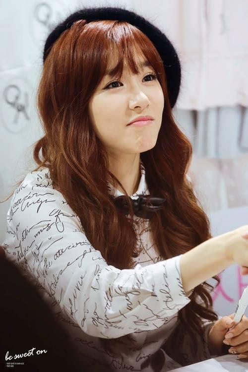 Tiff_br's tweet photo. Tiffany - QUA Fansign 1 http://t.co/HQgAHAfZGC