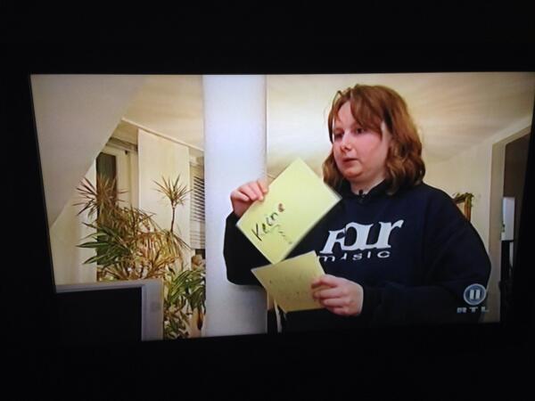 fourmusic's tweet photo. Wir sind irritiert. Was sollen wir denn davon halten?! #frauentausch @krasserstoff http://t.co/xFmw3JiPUA
