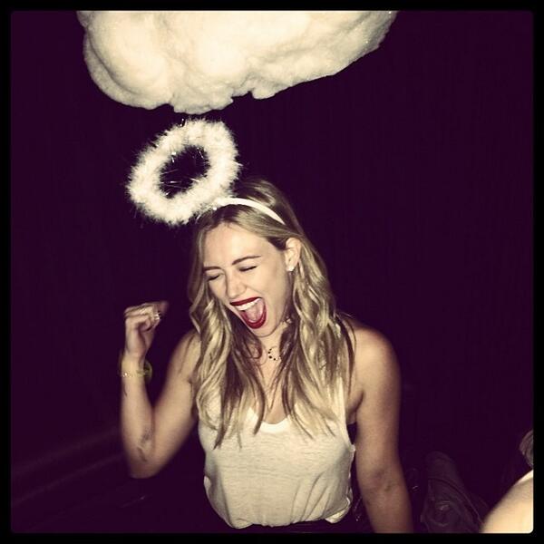 HilaryDuff's tweet photo. Angels like to have fun tooooo http://t.co/Oa8VLDx5Wy