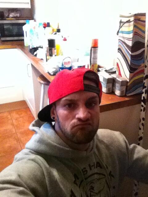 Lexonidas's tweet image. I&apos;m clearly not easily domesticated #HaveDoneNoCleaning #EatenManwiches #BrokenStuff #TeamNOoooBabY