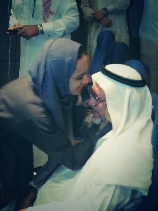 OsamaNatto's tweet image. عبد الهادي عبيد رجل كبير في السن لديه جلطه حضر اليوم لمدة ٥ساعات لدعم بنته ميسا قائدة فريق التنظيم 
#think_pink