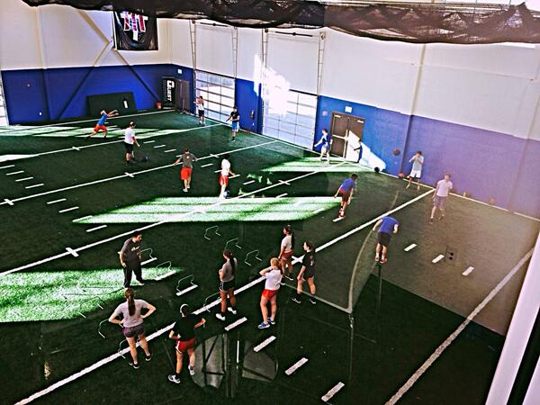 QuestPTraining's tweet photo. Packed house today with our High School Athletes! http://t.co/uEi9K4ptxX