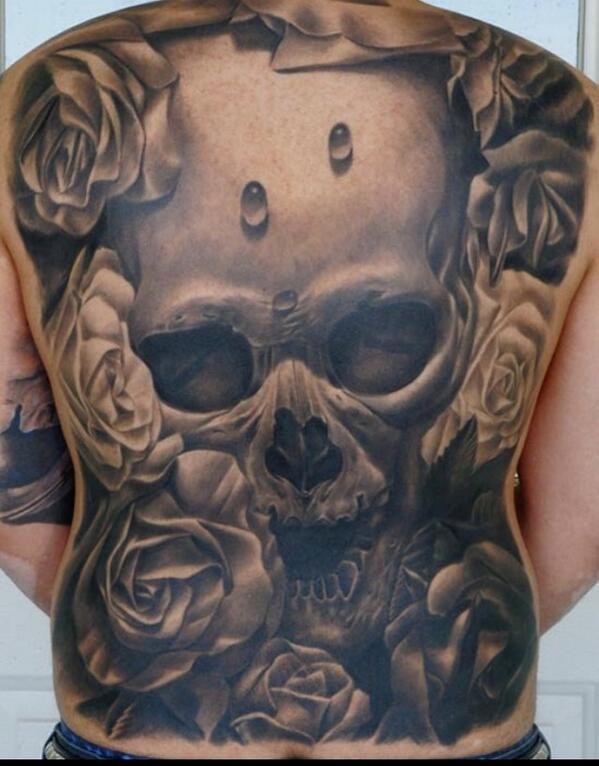 DailyTattooPics's tweet photo. Skulls &amp; roses backpiece http://t.co/wBdUCmssDR