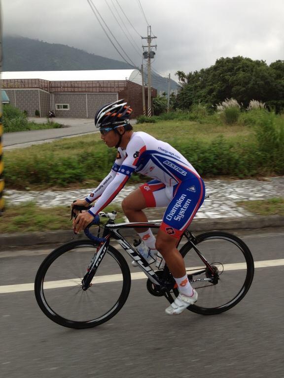 OSEOUS's tweet photo. Gorgeous national jersey with @OSEOUS wheels!! Good luck on KOM Taiwan Challeng @cyclingkai!! @TeamChampionSys http://t.co/euDZlJmlRt
