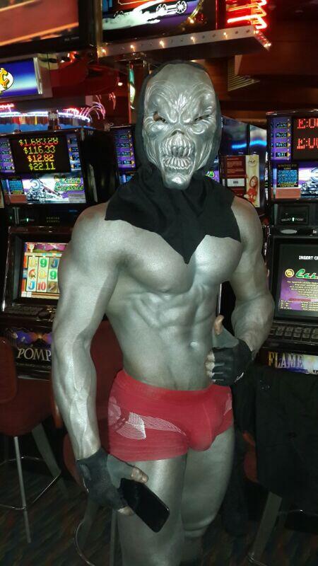 jericostripper's tweet photo. Aqui les dejo una foto del stripper de la muerte en halloween jajaja http://t.co/PbQ6stS385