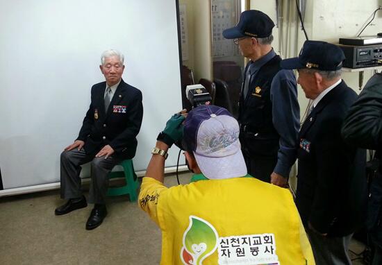 신천지 부천교회, 6.25유공자·실향민 장수사진 재능기부
newscj.com/news/articleVi…