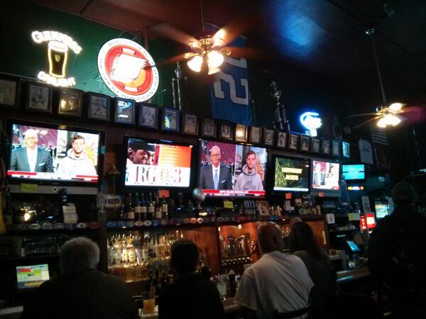 GoldCardNet's tweet image. Getting ready for the game at Sidelines!