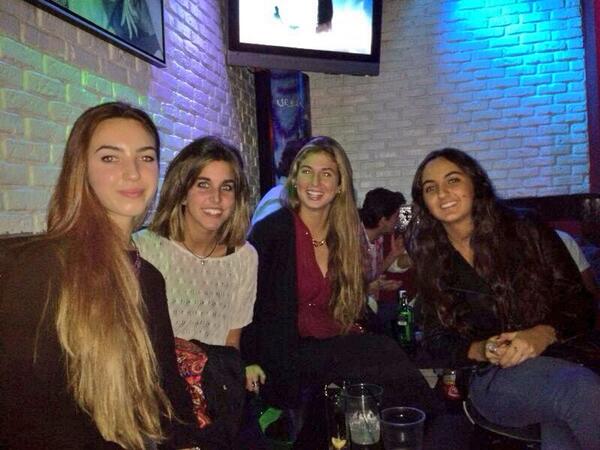 HelenaVirosta's tweet photo. Irme a dormir con esta imagen de mis madrileñas favoritas @aandrea1410 @Quiroga_10 @vanjapantic @MerydeGaray http://t.co/gS9WlJSuTc