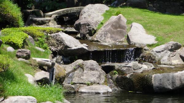japankeshiki's tweet photo. 仙巌園の小川 http://t.co/yJpUwdYPOo

この記事はこちら: http://t.co/DScFkpWgm4