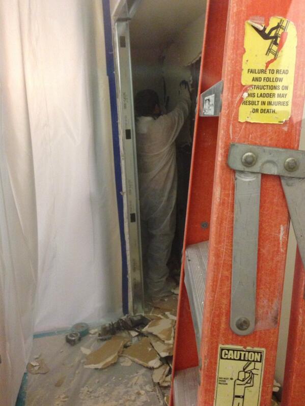 orangepicker's tweet photo. @rickyg009 watching people work http://t.co/X9e6wZGgCb