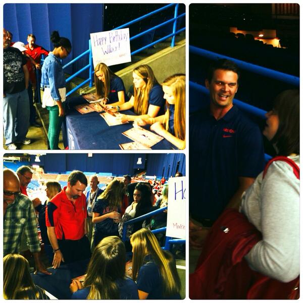 AZATHLETICS's tweet image. RT @bchulick: The new Sand Volleyball team meeting fans at tonight's @ArizonaVBall match. #Buildingafanbase #BearDown