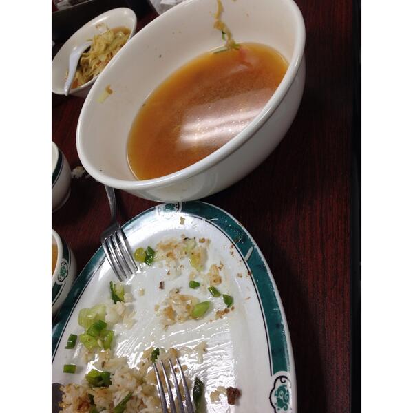 daaiseee's tweet photo. YA WHO'S LAUGHING NOW? ALL MY FOOD. GONE http://t.co/YTo44hSnSF