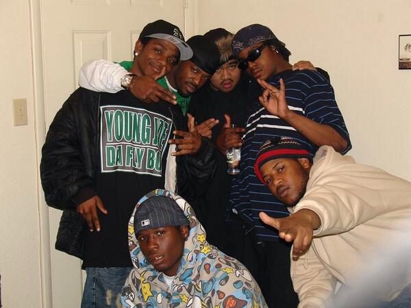LilCuz752's tweet photo. #tbt @DblockSixxBabyy @IamVellyRock @iHoodthug , MaC &amp; Pill Laden @1halfapill7 Twin &amp; look @ #JaeFlyBoy😂 http://t.co/vrKHXrqgXu