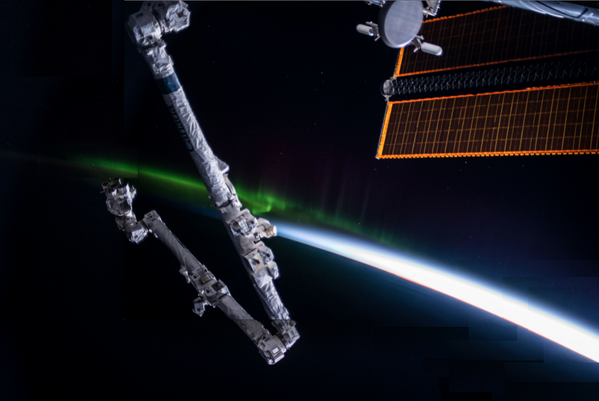 csa_asc's tweet image. MT @ShuttleAlmanac: #Exp37 crew pics of #Canadarm2 over an #Aurora from the #ISS (2 frames combined)