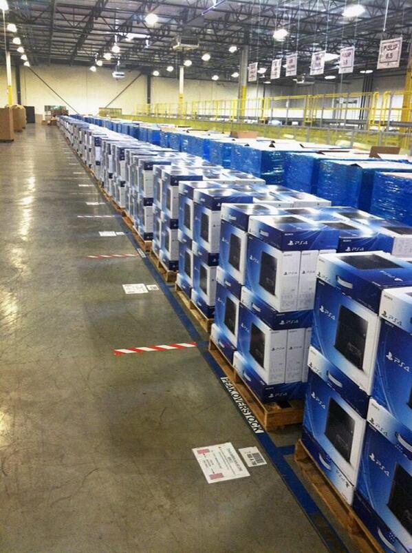 TmarTn's tweet photo. PS4 has arrived at Amazon warehouses! http://t.co/dEidySyOxV