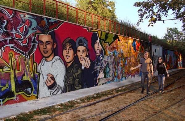 Charxast's tweet image. @OverloadMusic MORNING XX please take a look at the wall