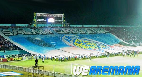 we_aremania's tweet photo. @GIBOLofficial #kreasiGIBOL #ASEANbiggestFlag #OneFlagOnePride by #Aremania http://t.co/CpiS0ZnQlm