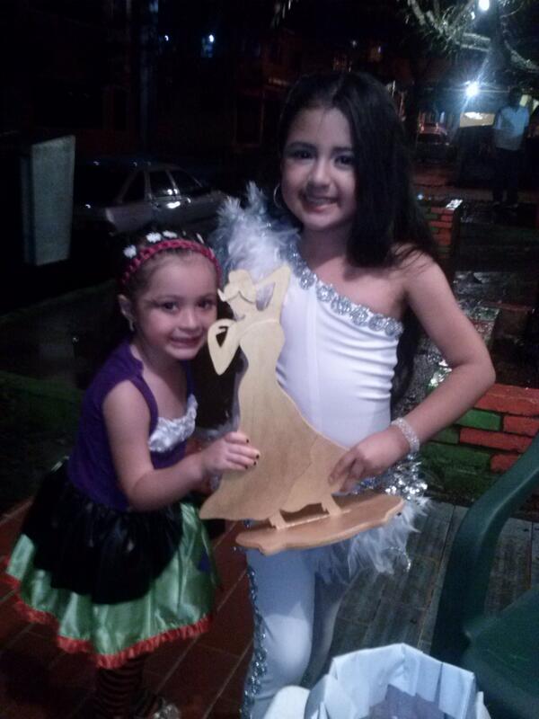 sandrita_n's tweet photo. Reconocimiento ;) d jenny amado y gladys d amado. :* para mis niñas. http://t.co/flfadqYGp4