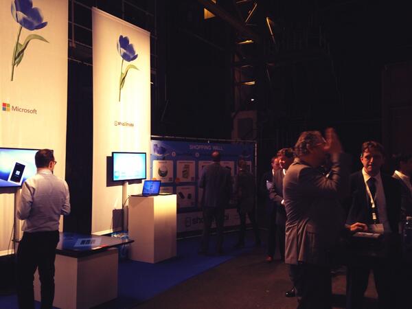 shop2mobi's tweet photo. Drukte bij de stand van @Shop2Mobi tijdens de @AIA_13 Innovation Awards http://t.co/zEYydShHFJ