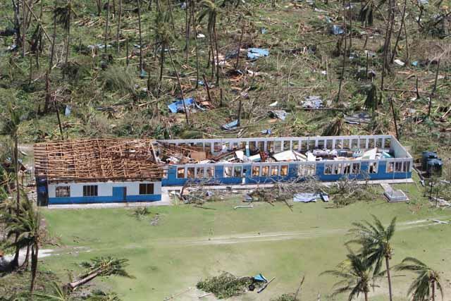 Body bags rushed to devastated areas after typhoon onslaught in the Philippines: death toll feared to be very high BYixOtmCQAALi6p