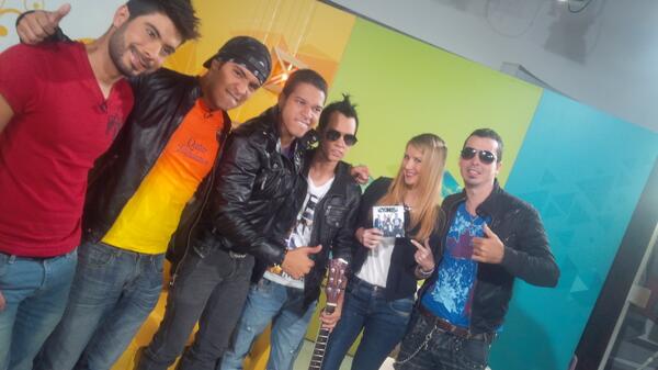 PRENSAFEELING's tweet photo. Que bien nos sentimos en #Colage!! De @UneTv Gracias totales los llevamos en el corazon @cygnusofficial @cygnusdeneb http://t.co/5C89aqQ7Zc