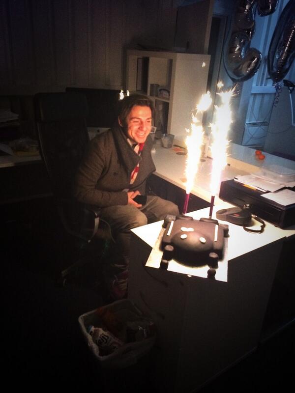 KateElizabeth_D's tweet image. Happy Birthday @BigBadRobot #robotcake #30th 🎁😄