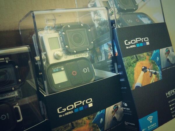 OhsomeInc's tweet image. Look what just arrived! Time to take them apart and tinker. Happy Friday at the Ohsome office. #experientialtech