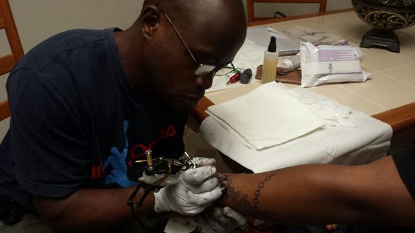 B. Longearth tweet media