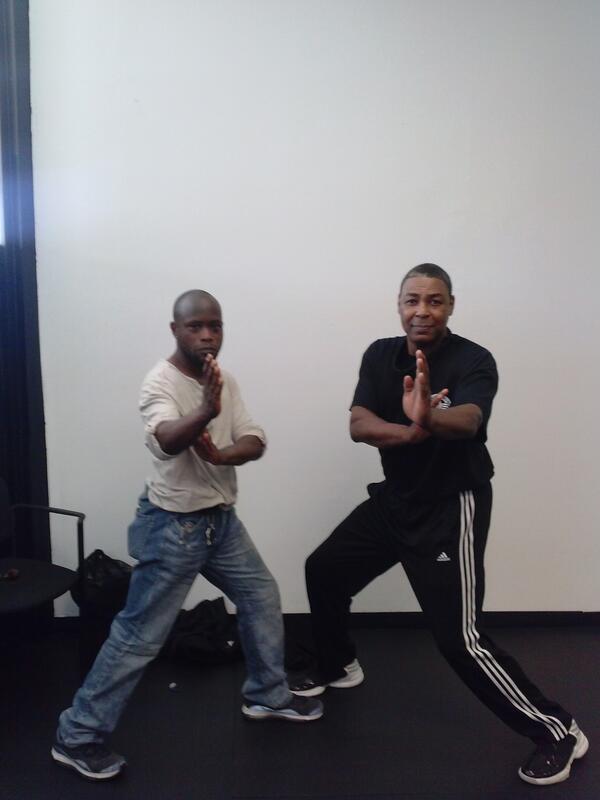 B. Longearth tweet media