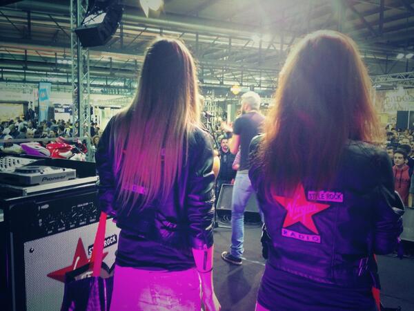 VIRGINRINGO's tweet image. #Revolver su @virginradioIT #Eicma oggi ospiti @OmarFantini and #ThunderJack e campioni del Cross @Kawasaki_Italia