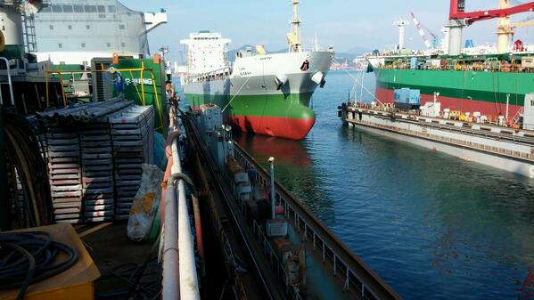 나 자신을 의심하지말자하면서도 앞이 보이지 않음 좌절이 언저 날 유혹한다 넌 안돼 하나마나야 포기해  온통 부정적인 생각만이 작은 머리속을 어지럽힌다 수많은 명언을 알고있음 뭐하나 정작 실천이 안되는데