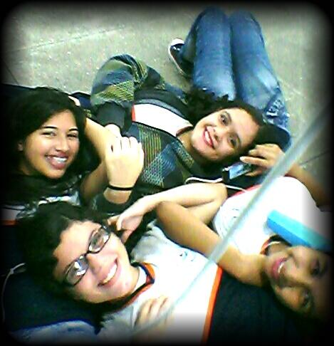 _mariesarah's tweet photo. Bom dia. @Camilinhacanto  @VictoriaMeloB  e alinne ♡♡♡♡ http://t.co/xlbjXzxyg0